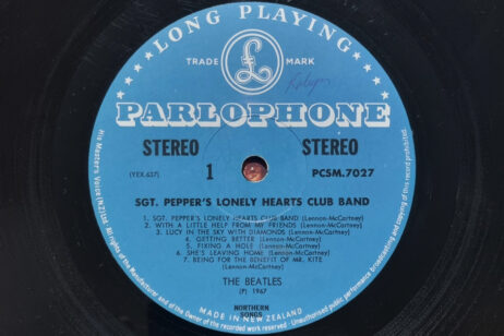 The Beatles - Sgt. Pepper's Lonely Hearts Club Band (Vinyl) [Original New Zealand Pressing] - Image 3